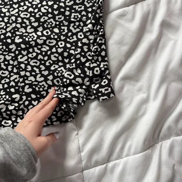 Womans Size Medium White‎ Black Cheetah Print Activewear Outdoor Fleece Lined - Image 8
