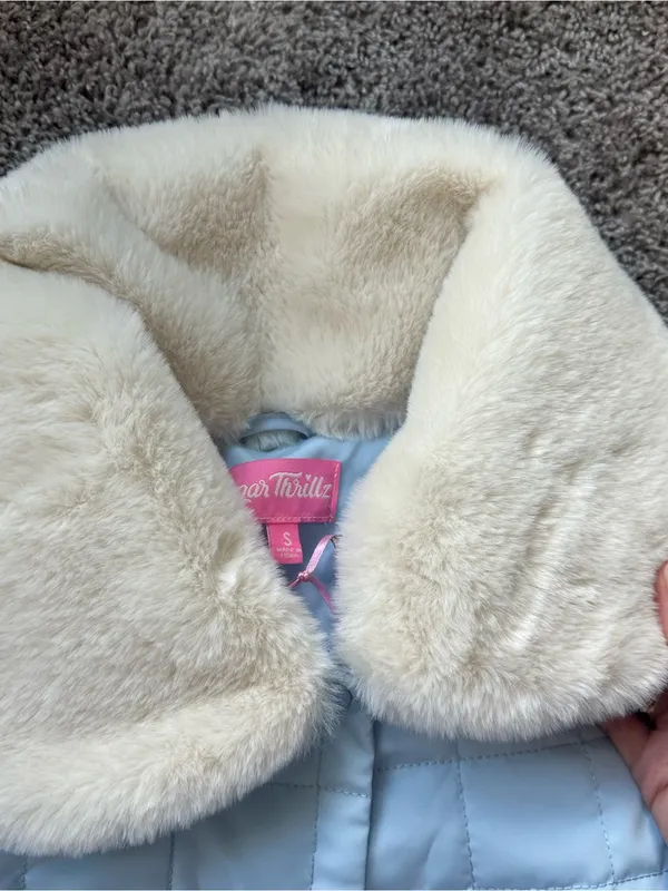 Sugar Thrillz Light Blue Quilted Puffer Jacket with Cream Faux Fur Collar - Image 4