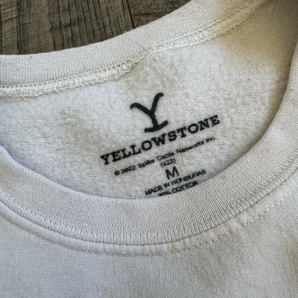 Pacsun Women’s Yellowstone Dutton Ranch Pullover- Size Medium - Image 3