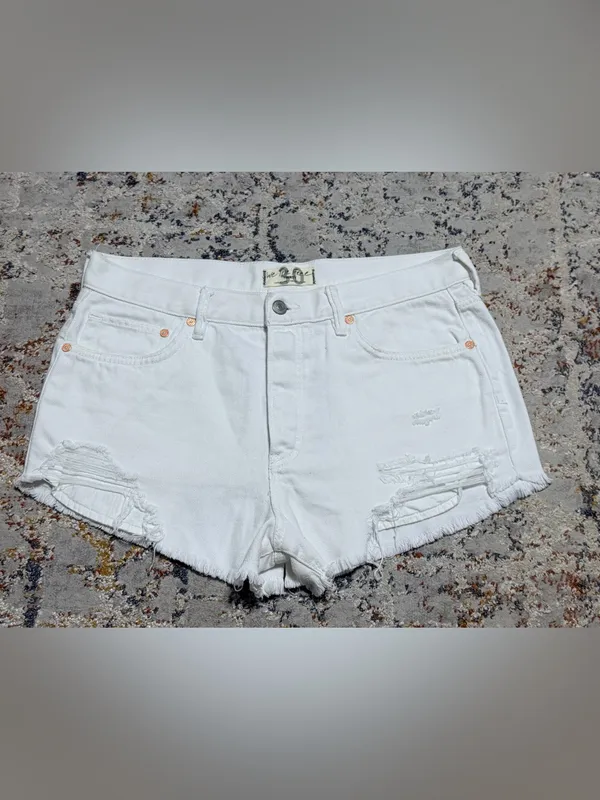 Free People We the Free Loving Good Vibrations Distressed white Shorts size 30 - Image 9
