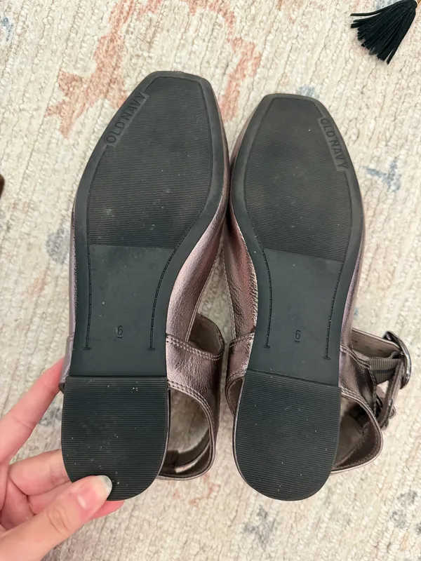 Old navy flats - Image 2