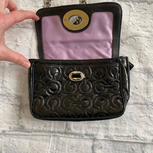 Coach mini shoulder/crossbody bag w/twist latch closure w/satin inner lining 6.5”x5” - Image 6