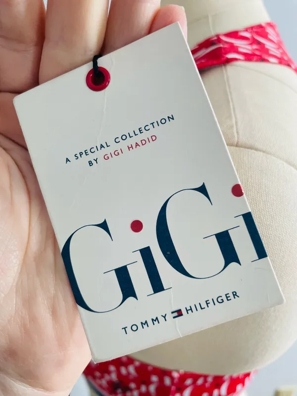 Tommy Hilfiger x Gigi Hadid Collab Sports Bra- Size XL- NWT- Limited Collection - Image 6