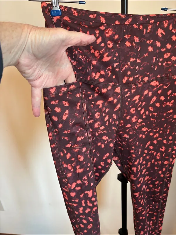 High-Rise Printed Leggings in Burgundy and Coral - Image 3