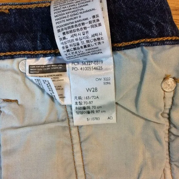 NWT Levi’s 501 Jean shorts 28 button-fly medium wash raw hem - Image 9