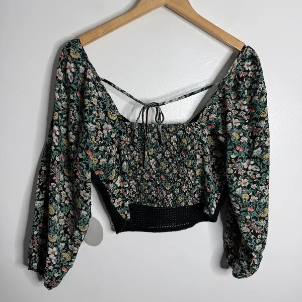 NWT Black Smocked Crop Top Floral Puff Sleeve Tie‎ Back Boho Romantic Medium - Image 2