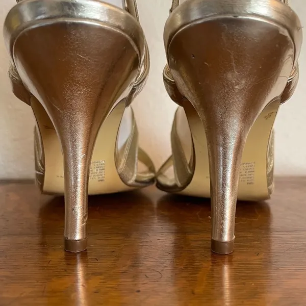 Liz Claiborne Gold‎ Heels - Image 7