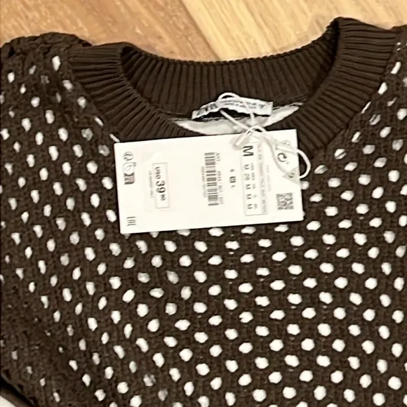 Zara new with tags size‎ medium top with crochet overlay - Image 3