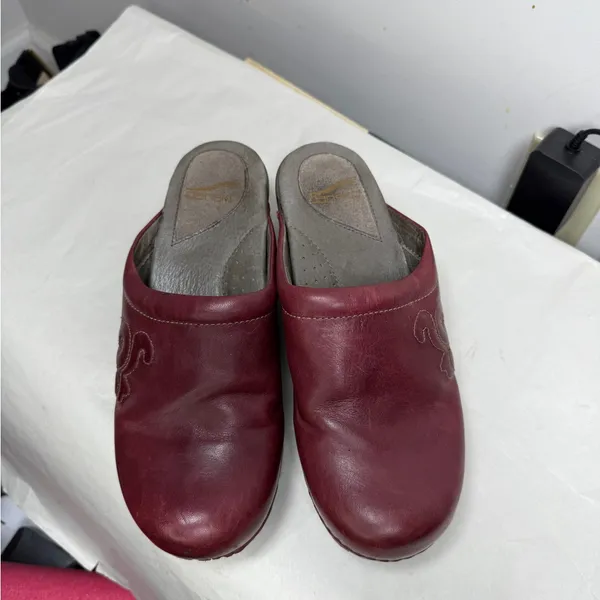 DANSKO LEATHER MULE CLOGS WINE EMBOSSED SZ 39 - Image 5