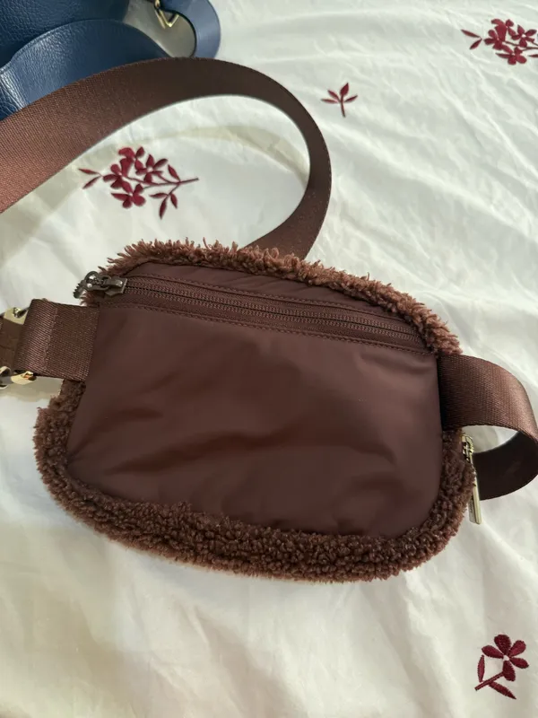 Lululemon Sherpa Fanny Pack - Image 2