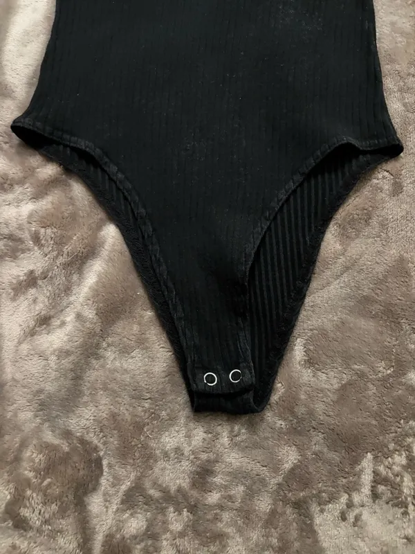 Forever 21 Bodysuit Women’s Size S Black Ribbed Scoop Neckline Short Cap Sleeve - Image 4