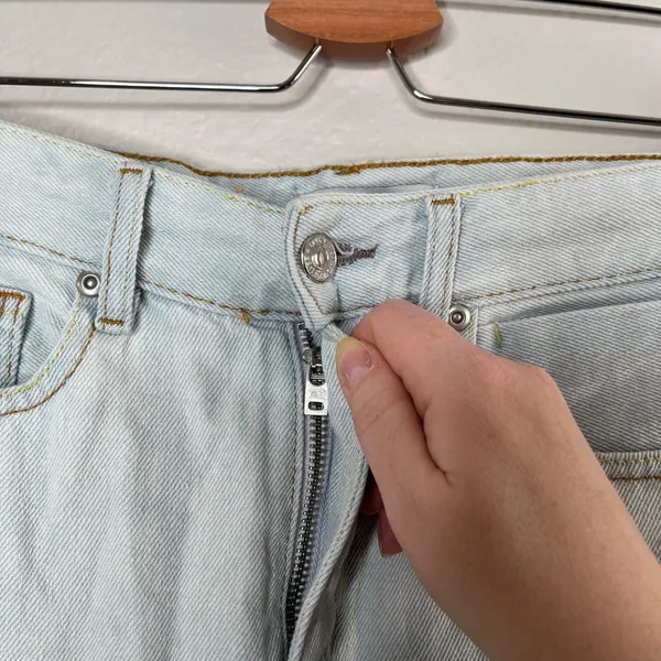 Quiksilver Womens Light Wash Cotton Frayed hem Denim Shorts Size 27 skater - Image 8