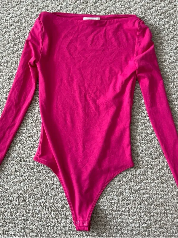 Aritzia Women's Bright Pink Long-Sleeve Bodysuit - Image 2