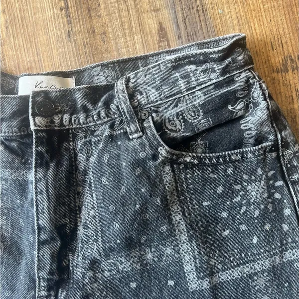 KanCan Black Jean Shorts Distressed Size 30 - Image 2