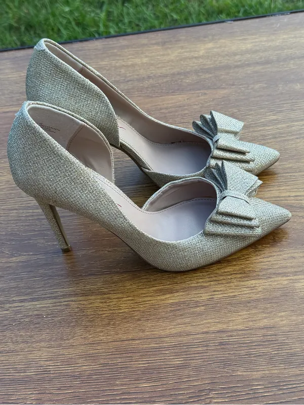 Betsey Johnson Prince Gold Glitter Bow Pointed Toe Heels Size 9 - Image 7