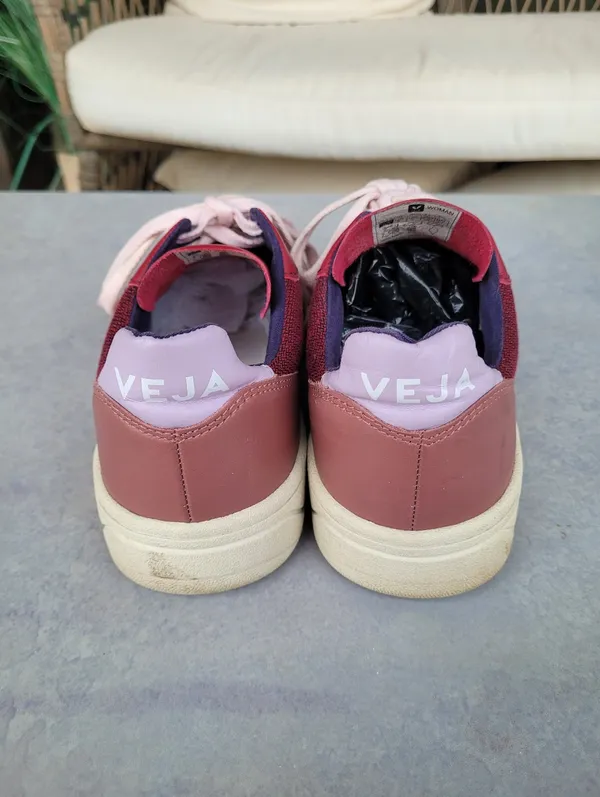 Veja Women's V-10 Sneakers in Leather and Pixel Size 39 US 8 - Image 5