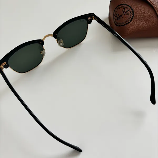 Ray-Ban Clubmaster Classic Polished Black on Gold 51-21 Sunglasses - Image 2