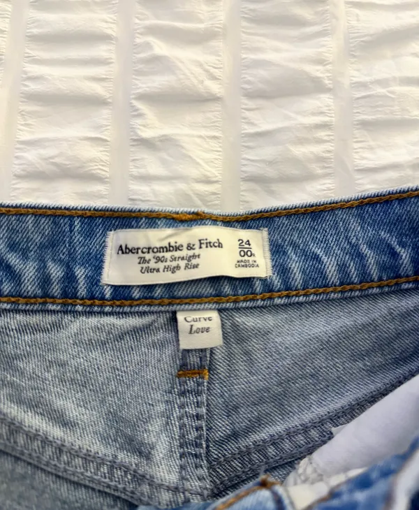 Abercrombie Curve Love 90s Straight Jeans - Image 3