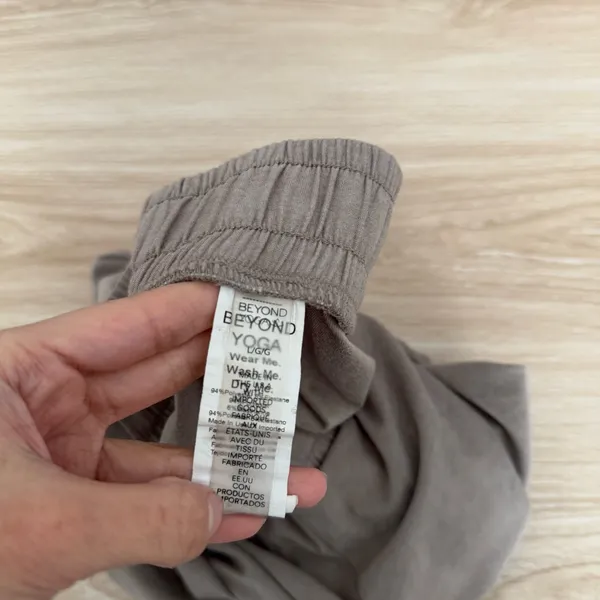 Beyond Yoga Large Elastic Waist Shorts Tan Beige Spacedye Relaxed Minimal - Image 3