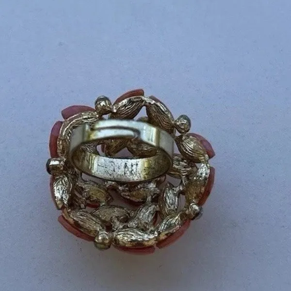 Vintage Gold Tone Coral Pink Peach Lucite Cabochon Ring stones Women’s Sz 8” - Image 7
