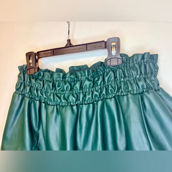 Anthropologie Somerset Hunter Green Faux Leather Mini Skirt Womens Size MP - Image 4