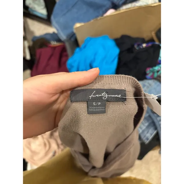 y2k Twenty One Cropped Cardigan Taupe Brown V-Neck Button Up Long Sleeve Sweater - Image 2