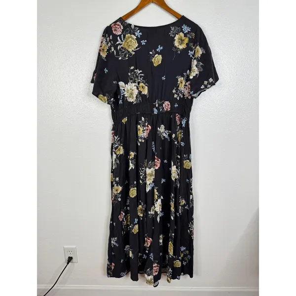 Torrid Floral Button Front Midi Dress Black V-Neck Short Sleeve Pockets Size 1 - Image 2