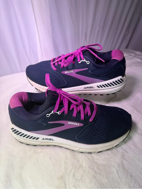 Brooks Ariel Women's Running Shoe - Navy with Pink Accents - Image 2
