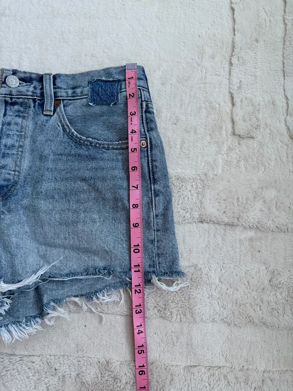 Levi’s Shorts Denim Cut-Off - Image 4
