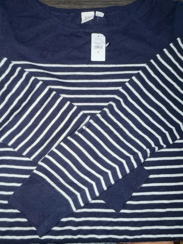GAP Women’s Navy and White Horizontal Stripe Long Sleeve Sweater - Image 3