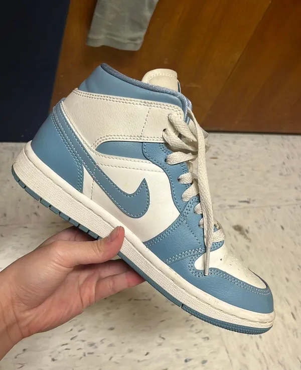Nike Jordan 1 Retro university blue - Image 2