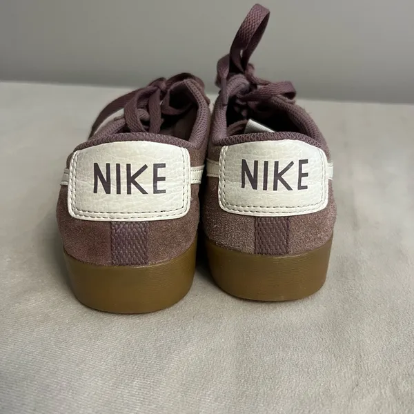 🔥 Nike SB Check Solarsoft Sneakers – Mauve/White Gum Sole (Women’s Size 8.5) - Image 3