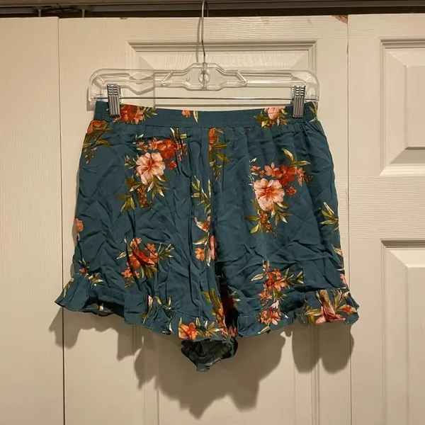 American Eagle Floral‎ Linen Ruffle Pull On Elastic Shorts - Image 3