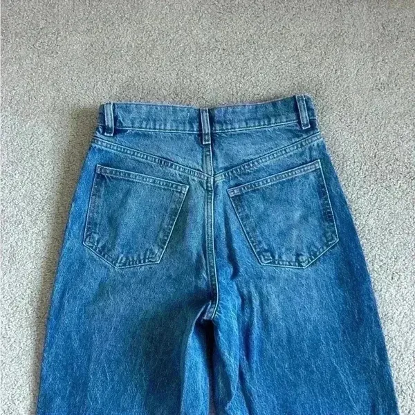 Zara high rise button front straight leg blue jeans in size 2 - Image 4