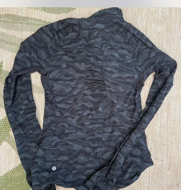 Lululemon black camo jacket Size 4 it also has an opening for a ponytail in the hood. Fantastic condition #athleisure #camouflage #lululemon - Image 2