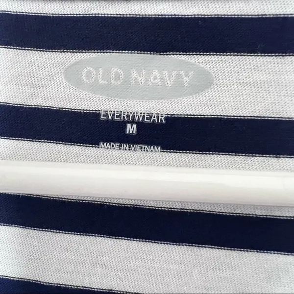 Old Navy Women's Short Sleeve Striped Graphic Tee Sz M - Image 8