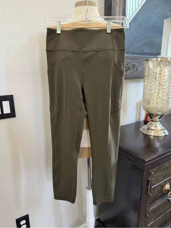 Lululemon Invigorate High-Rise Crop 23" 8 - Image 3