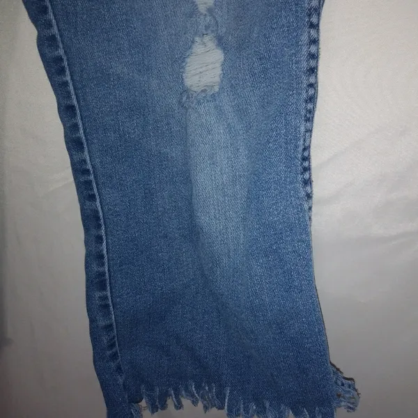 Hillbilly 10 Distressed Raw Hem Capris Jeans 10 - Image 2