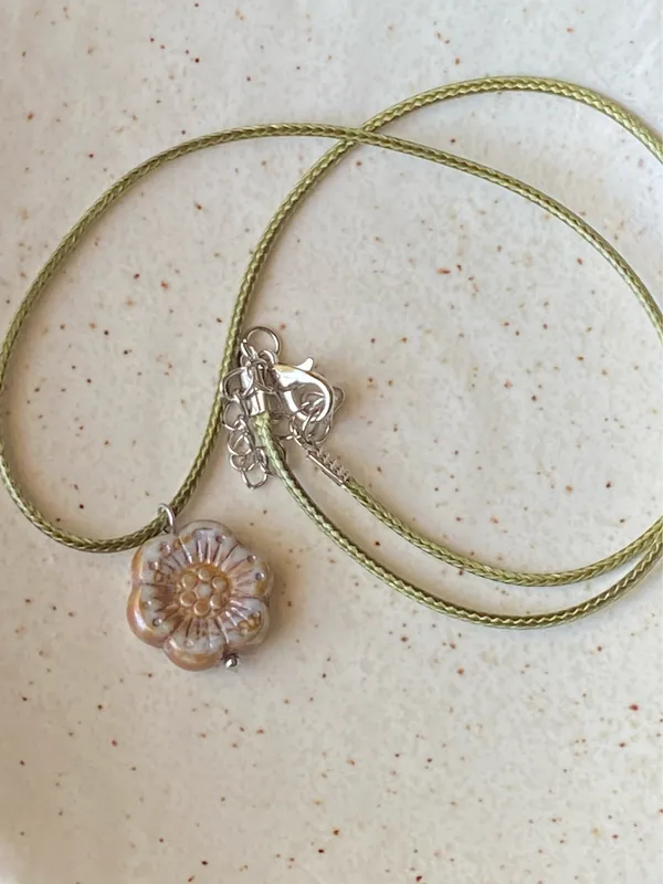Handmade quality Czech glass flower bead fairy boho vintage retro style necklace🤎🌿 - Image 4