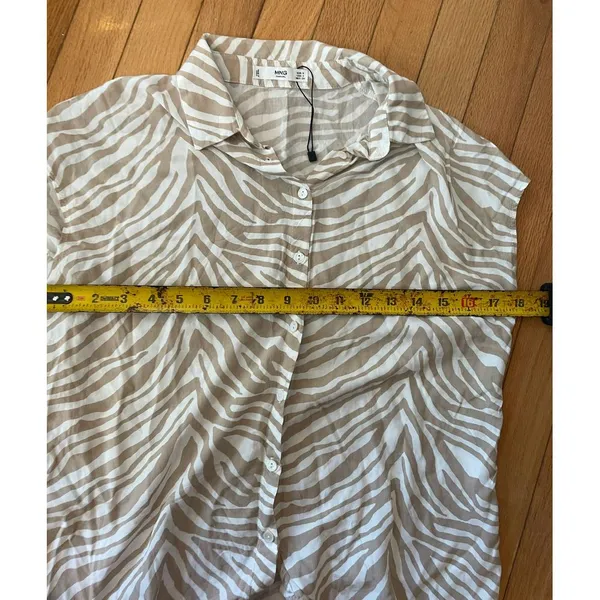 NWOT MNG‎ MANGO women's zebra print short sleeve blouse size 4 - Image 2