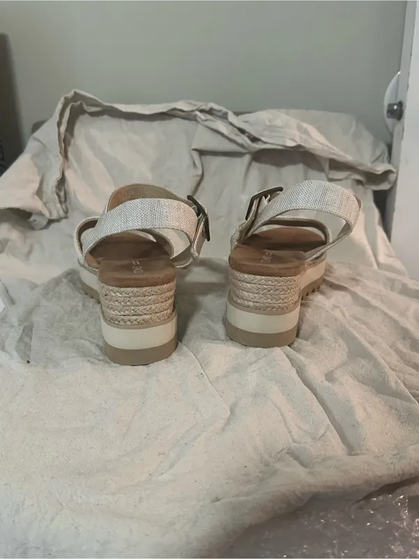 Toms Beige Platform Sandals with ankle straps size 8.5 fall spring brunch office - Image 5