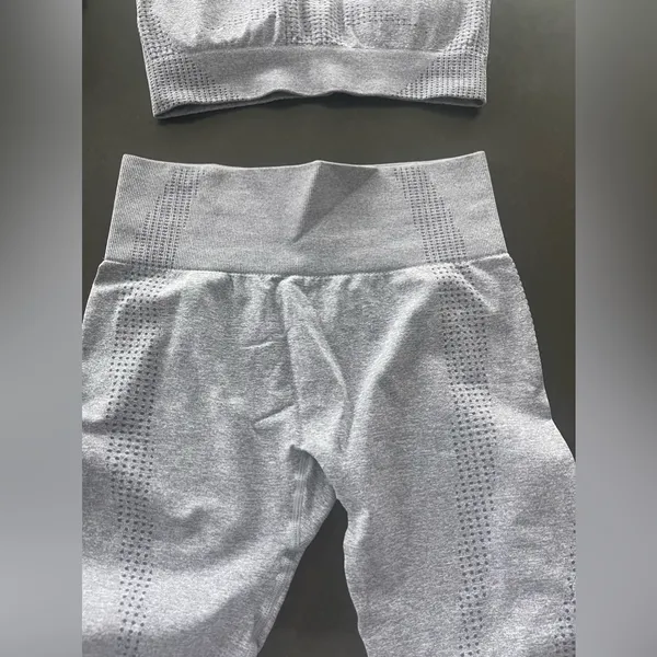 Nwot High Waisted Leggings And Top In Grey Color M - Image 3