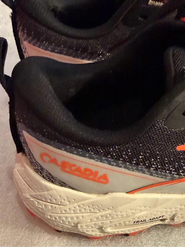 Brooks Cascada 18 Women's Trail Running Sneakers in Black, Gray, Orange - Image 9