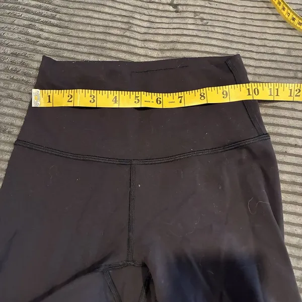 Lululemon Athletica Black Leggings Size 2 25 inch inseam Stretch Comfort Yoga - Image 5