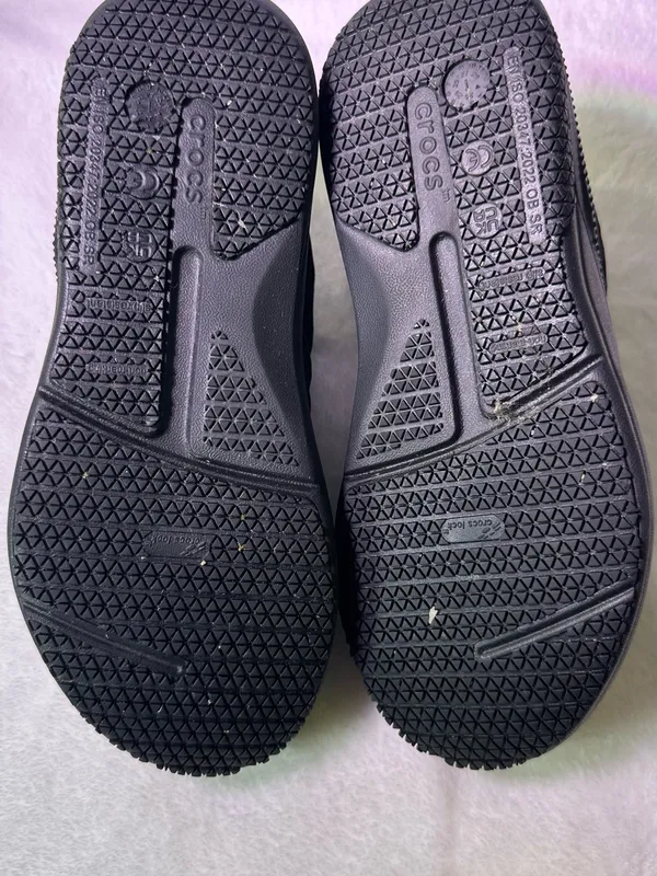 CROCS Men's All-Black Lace-Up Sneaker - Image 11
