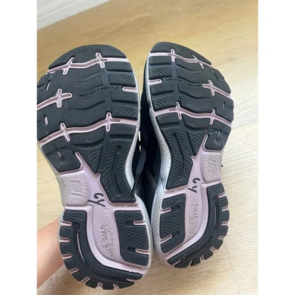 Women's Brooks ghost 15, size 6.5‎ silver - Image 3