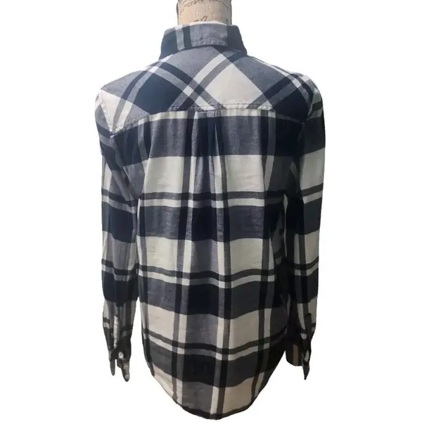 J. Crew Women's Size M Boy Fit Button Up Long Sleeve‎ Navy and White - Image 6