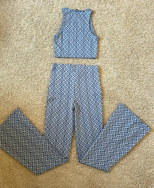 Hollister Social Tourist Blue Boho Western Crop Top Flare Pant Set - Image 2