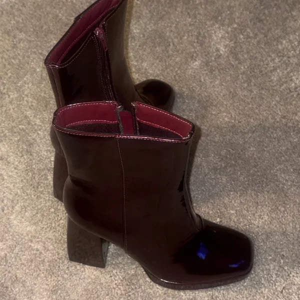 SHEIN liquid gloss cherry plum tall block healed boots size 8 new - Image 13