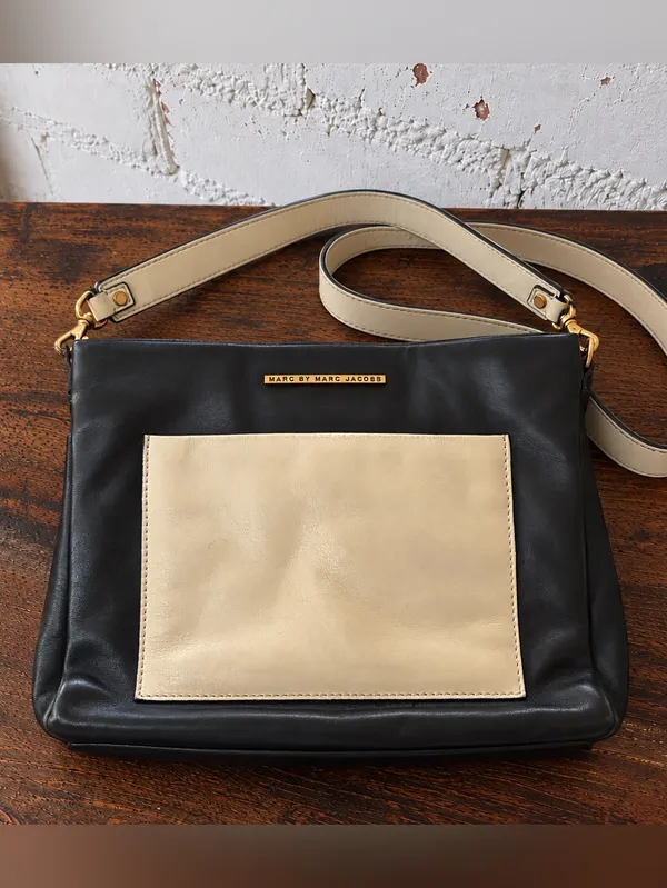 Marc by Marc Jacobs Sia Black Cream Leather Crossbody Bag Colorblock Purse 2010s - Image 8
